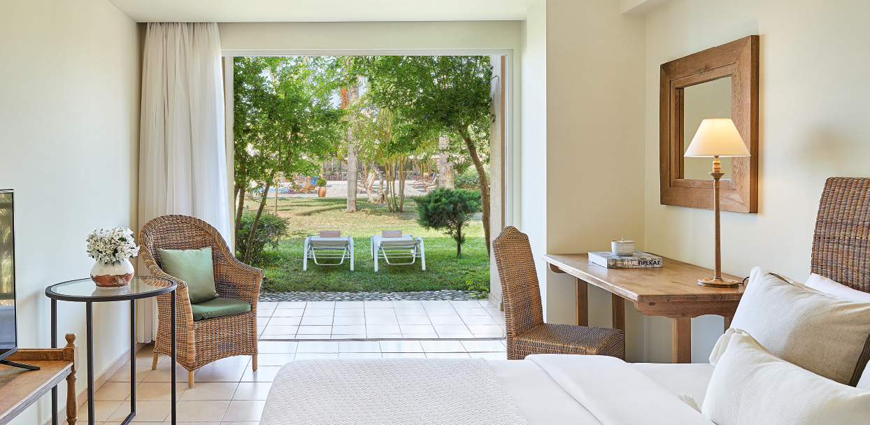 family-interconnecting-luxury-rooms-with-covered-veranda-filoxenia-kalamata